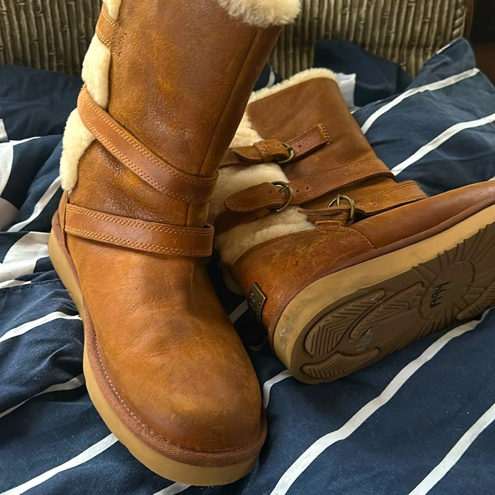 Ugg boots 1005380 never worn scuffs on heals